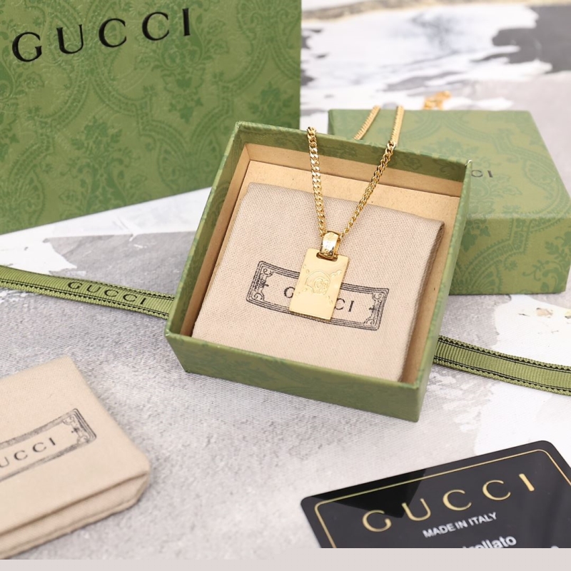 G*u*i necklaces